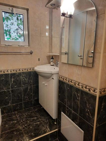 Apartament cu 3 camere decomandat în Malu Roșu