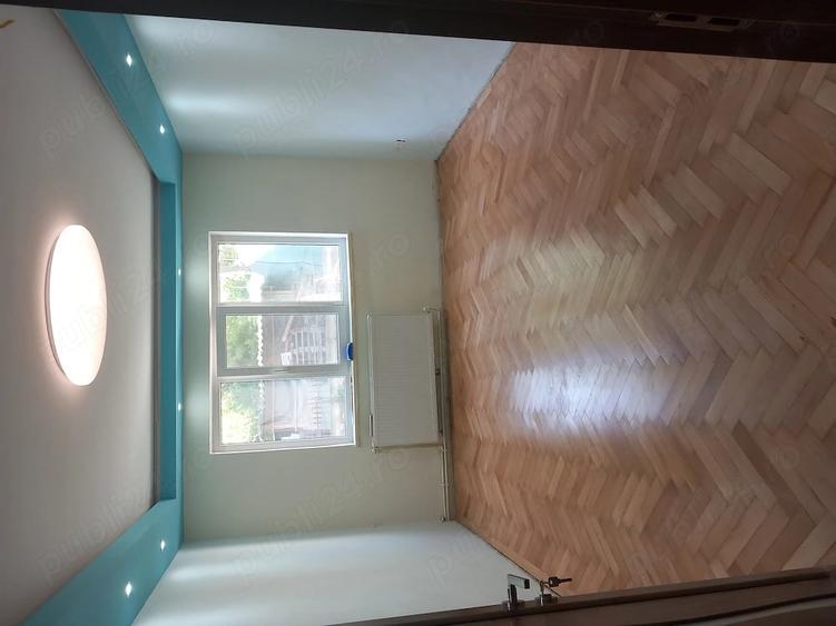 Apartament cu 3 camere semidecomandat în Obor