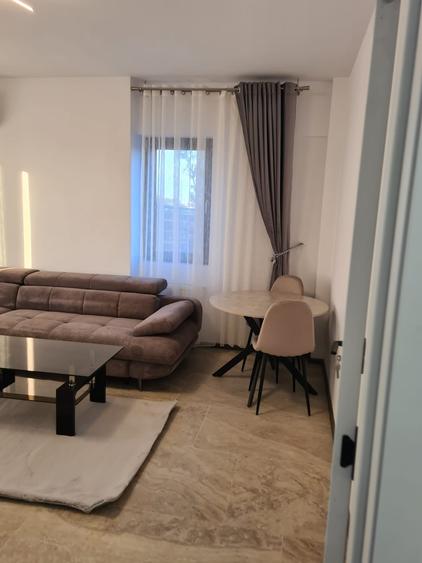 Apartament cu 2 camere decomandat în Parcul Carol