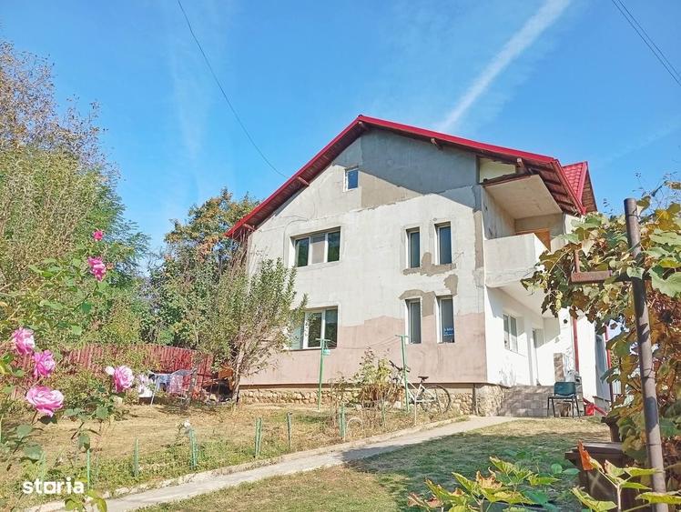 Casă cu 4 camere cu Teren 375 Mp în Central