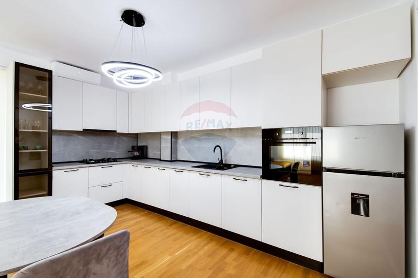 Apartament cu 4 camere decomandat, mobilat în Agronomie