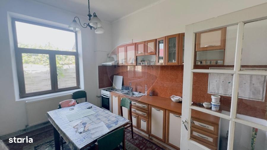 Casă cu 4 camere în Central
