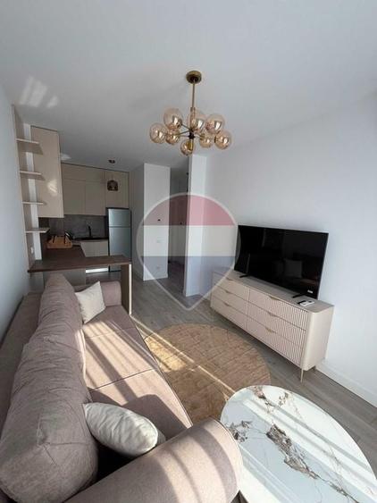 Apartament cu 2 camere semidecomandat în Baza 3