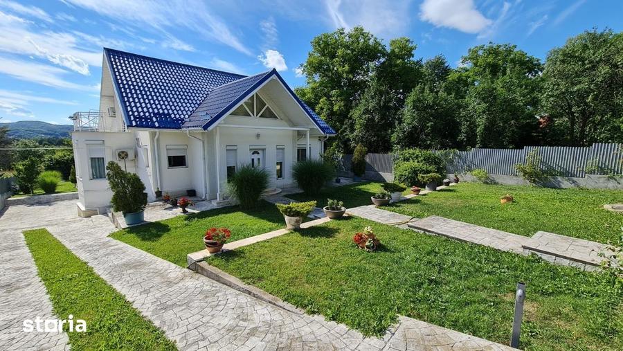 Casă cu 4 camere cu Teren 881 Mp în Curtea de Argeș