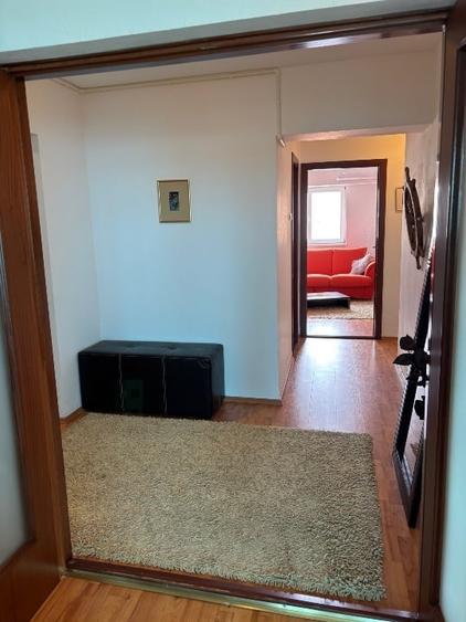 Apartament cu 3 camere decomandat, mobilat în Capitol