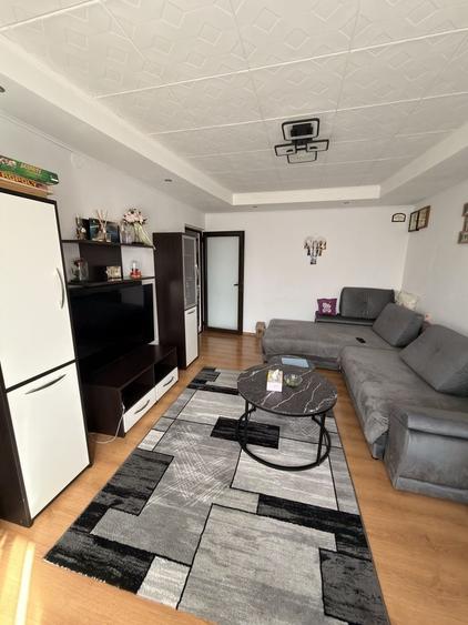 Apartament cu 3 camere decomandat în Tomești