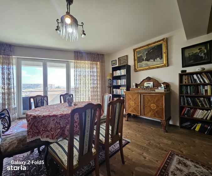 Apartament cu 4 camere semidecomandat în Nufărul