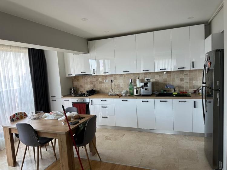 4 camere decomandat  Sisesti, priveliste libera, complex securizat - 5