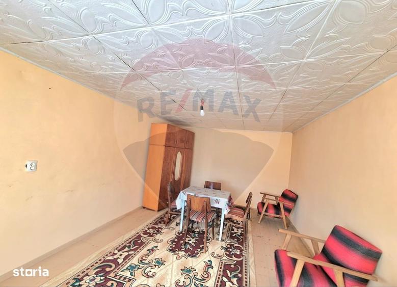 Casă cu 3 camere în Lupești