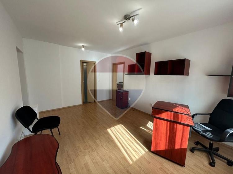 Apartament cu 2 camere, mobilat în Centrul Civic