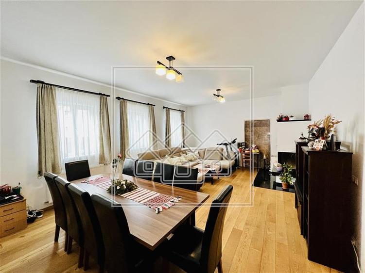 Duplex cu 5 camere cu Canalizare în Lazaret