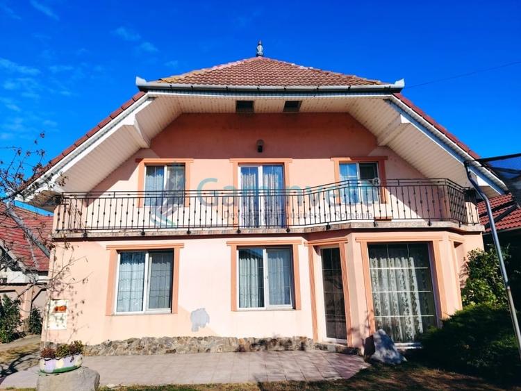 Casă individuală cu 15 camere cu Canalizare în Sântandrei