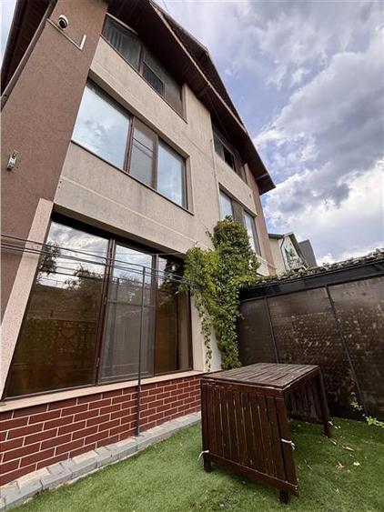 Casă cu 8 camere cu Teren 200 Mp în Exterior Nord