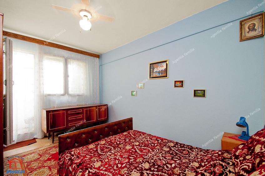 Apartament cu 3 camere decomandat, mobilat în