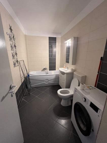 Apartament cu 3 camere decomandat în Tudor