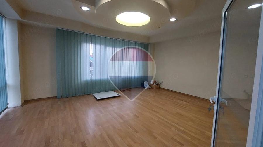 Spațiu comercial, de 880 mp, în Muntenii de Jos