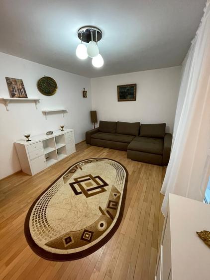 Apartament cu 3 camere decomandat în Berceni