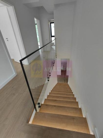 Casă cu 4 camere cu Teren 117 Mp în 1 Decembrie