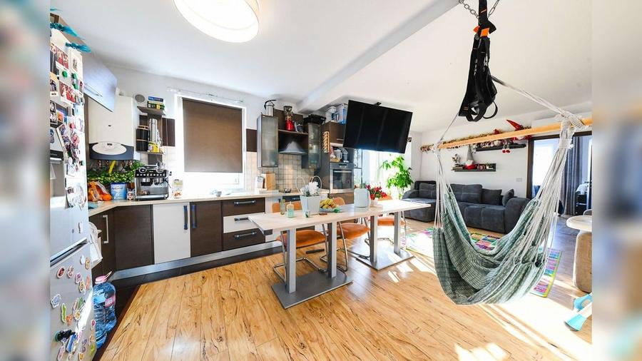 Apartament cu 3 camere semidecomandat, mobilat în Gherla