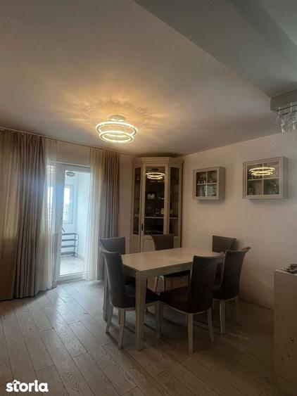 Casă cu 5 camere cu Teren 500 Mp în Săbăreni