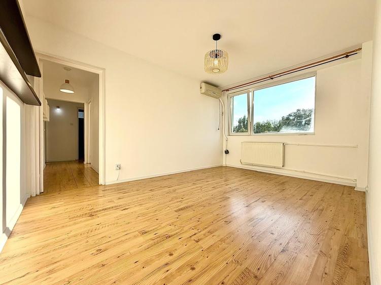 Apartament cu 4 camere decomandat în Drumul Taberei