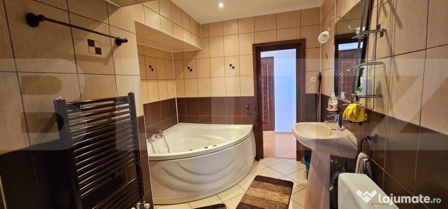 Apartament cu 3 camere semidecomandat în Central