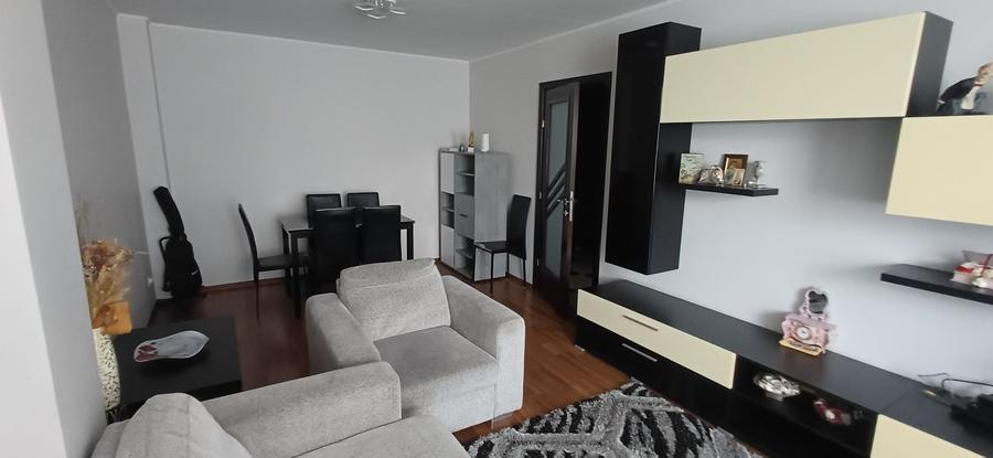Apartament cu 3 camere decomandat în Bughea de Sus