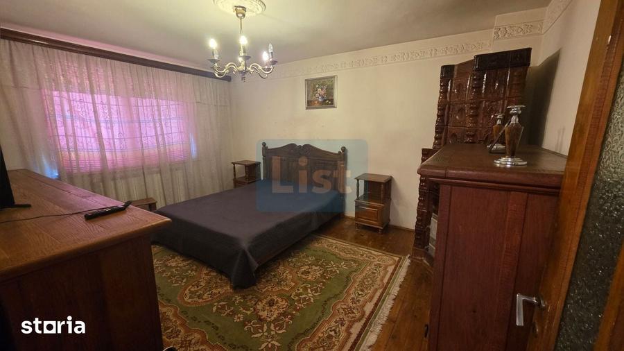 Casă cu 6 camere cu Teren 750 Mp în Schela