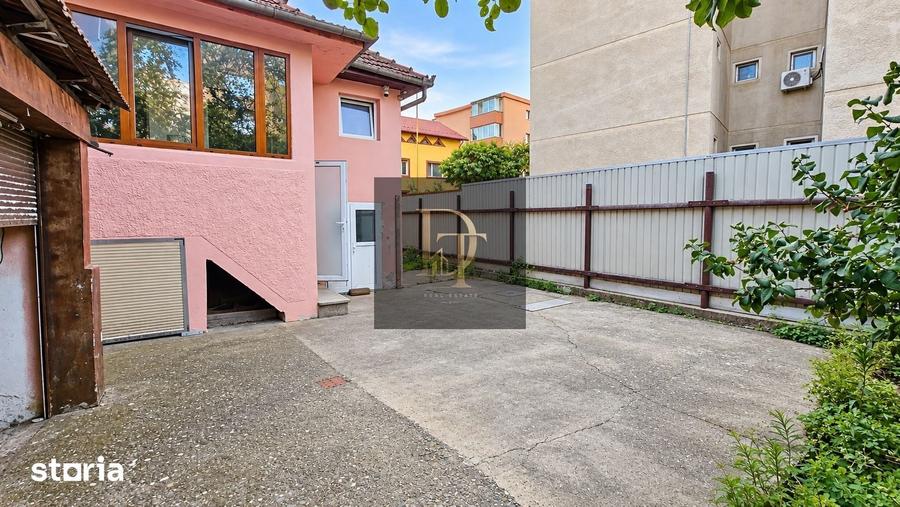 Casă cu 5 camere cu Teren 446 Mp în Florilor