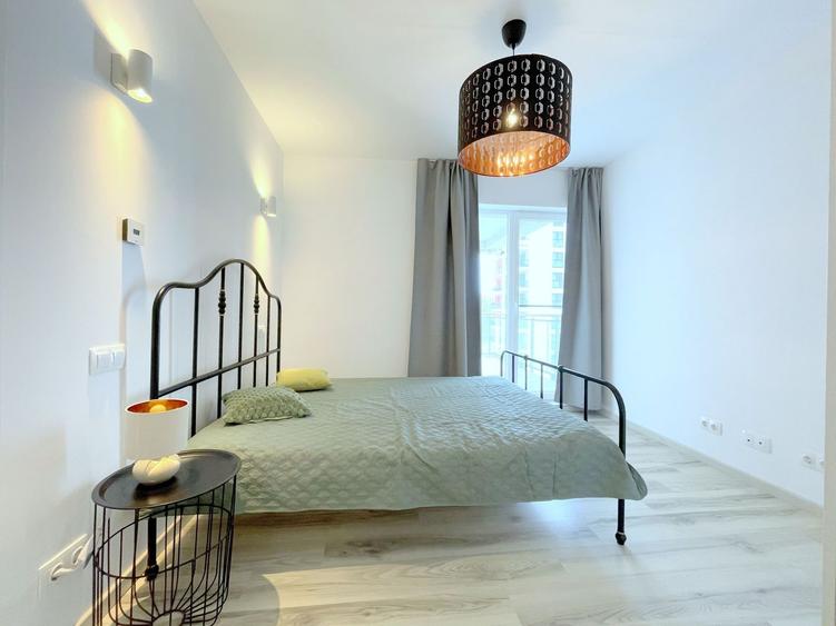 Apartament cu 3 camere semidecomandat, mobilat în Lipovei