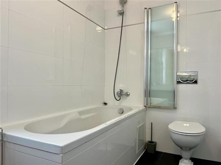 Apartament cu 5 camere decomandat, mobilat în Herăstrău