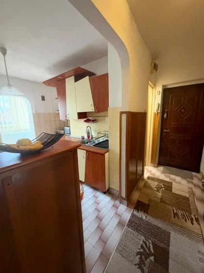 Apartament cu 2 camere decomandat în Tractorul