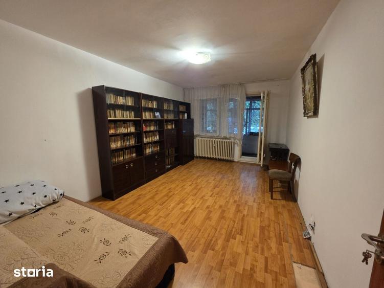 Apartament cu 3 camere decomandat în Dristor