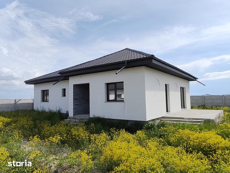 Casă cu 4 camere cu Teren 500 Mp în Săbăreni