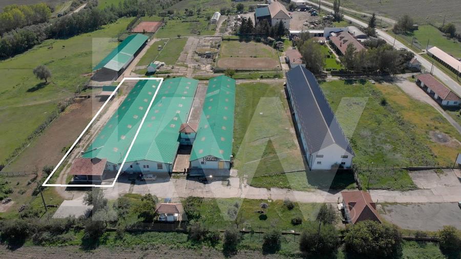 Spațiu comercial, de 826 mp, în Periferie
