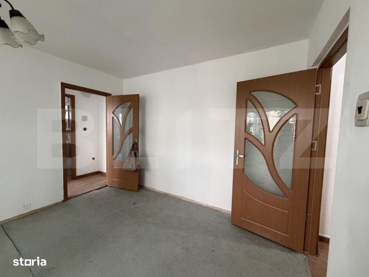 Apartament cu 2 camere semidecomandat în Craiovița Nouă