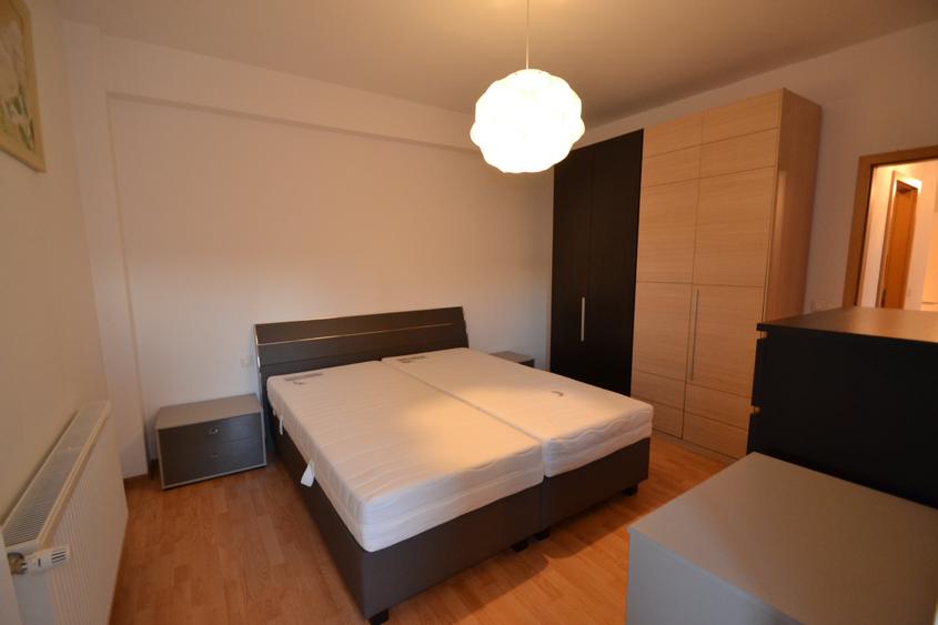 Apartament cu 3 camere decomandat în Torontalului
