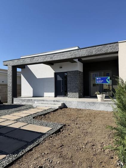 Casă cu 4 camere în Vladimirescu