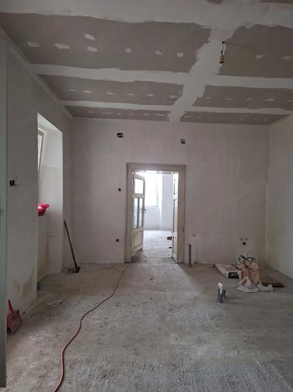 Casă cu 3 camere cu Teren 1470 Mp în Vultureni