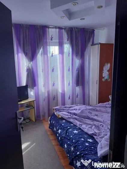 Apartament cu 4 camere semidecomandat în Micro 39