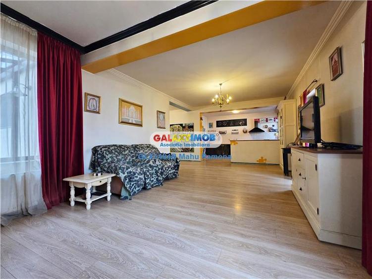 Casă cu 6 camere cu Teren 276 Mp în Est