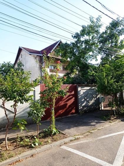 Casă individuală cu 6 camere cu Canalizare în Bucureștii Noi