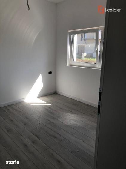 Casă cu 4 camere cu Teren 302 Mp în Plopi