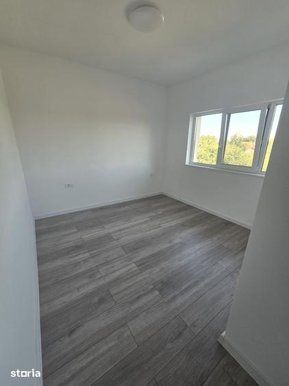 Casă cu 4 camere cu Teren 250 Mp în Moșnița Nouă