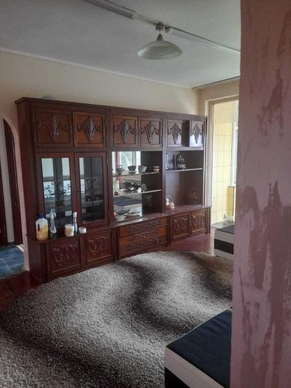 Apartament cu 2 camere semidecomandat în Independenței