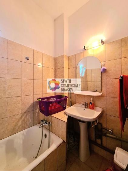 Casă individuală cu 3 camere cu Canalizare în Central