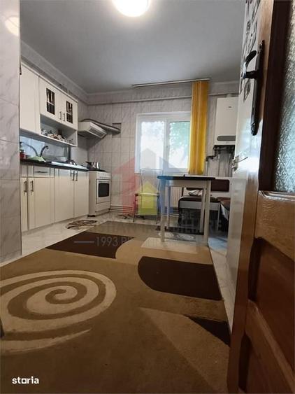 Apartament cu 4 camere decomandat în Buzaului