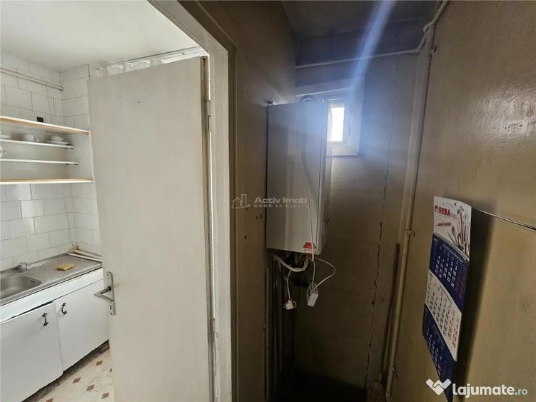 Apartament cu 3 camere semidecomandat în Micro I