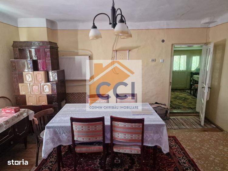 Casă cu 4 camere cu Teren 10426 Mp în Central