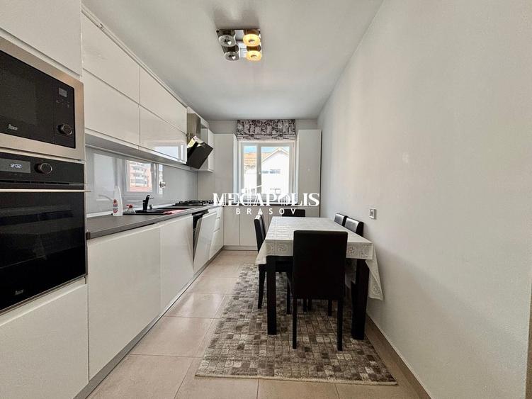 Apartament cu 3 camere decomandat în Tractorul